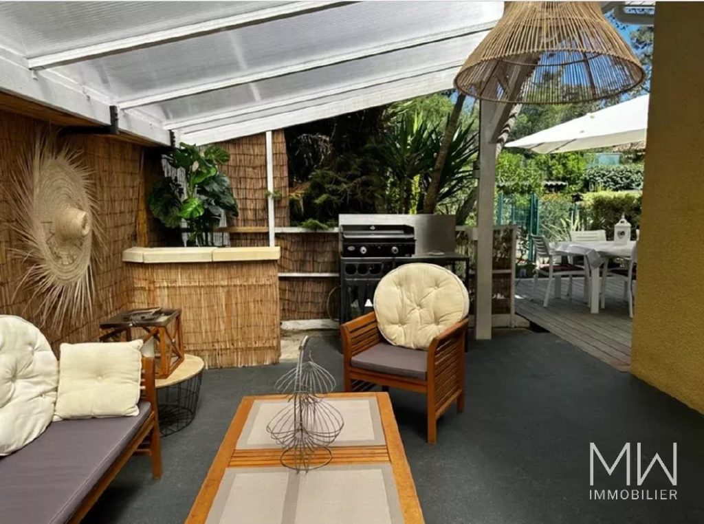 PETITE VILLA AVEC PISCINE