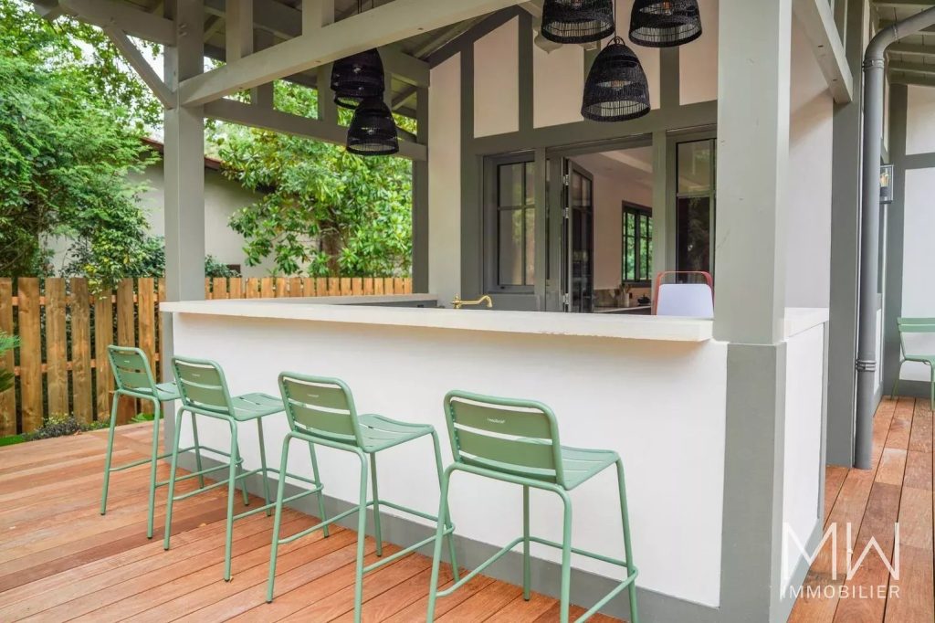 BELLE VILLA BOIS AVEC PISCINE