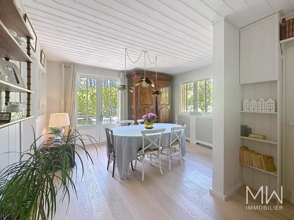 CHARMANTE VILLA BOIS SOUS LA PINEDE
