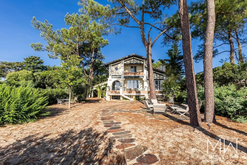 VILLA D&rsquo;EXCEPTION EN 1ERE LIGNE