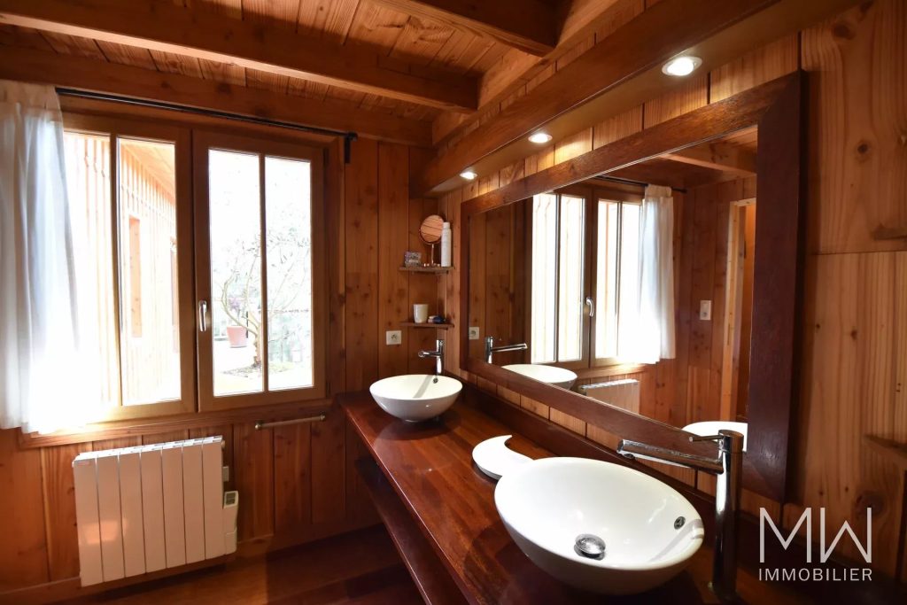 BELLE VILLA BOIS AU PIED DU PHARE