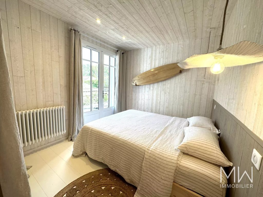 JOLIE VILLA BOIS