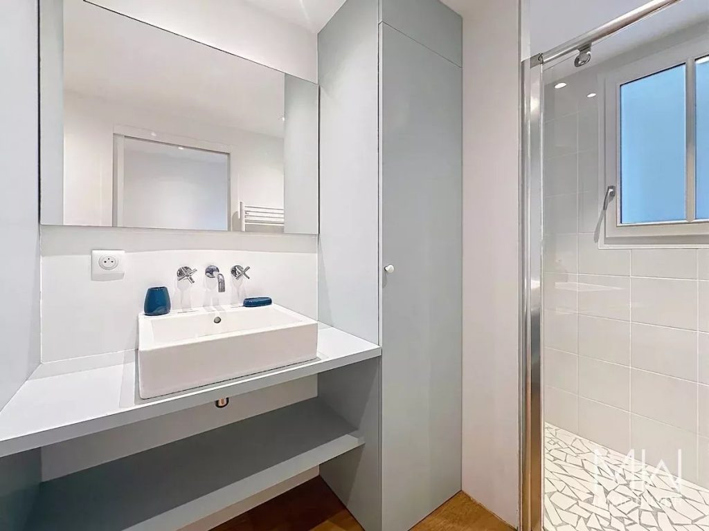 JOLIE VILLA BOIS AVEC PISCINE