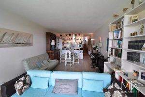 APPARTEMENT FACE AU BASSIN
