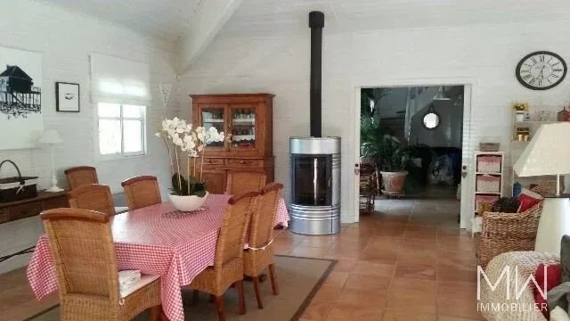VILLA AVEC PISCINE AU CALME