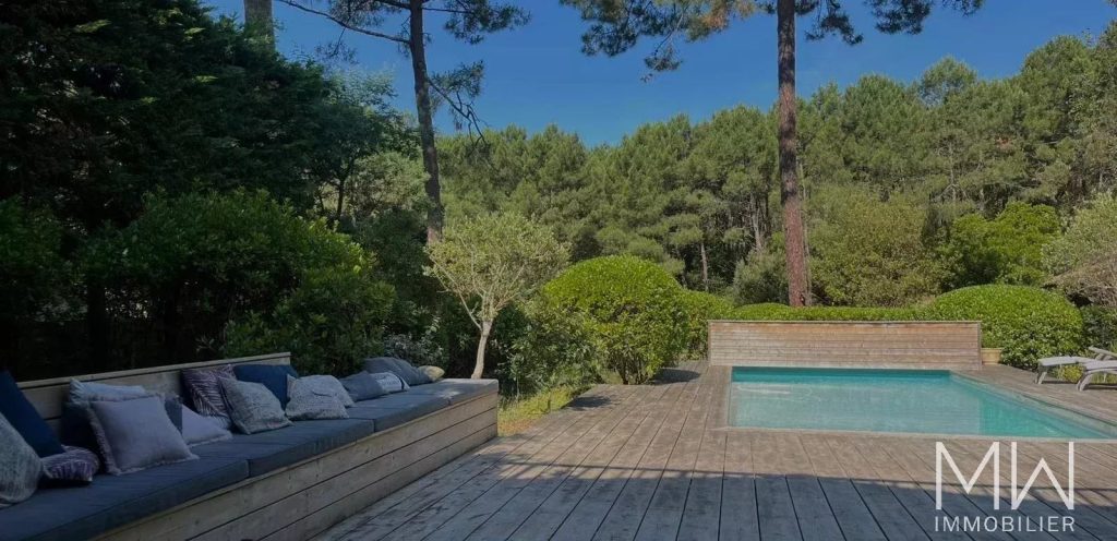 BELLE VILLA BOIS AVEC PISCINE