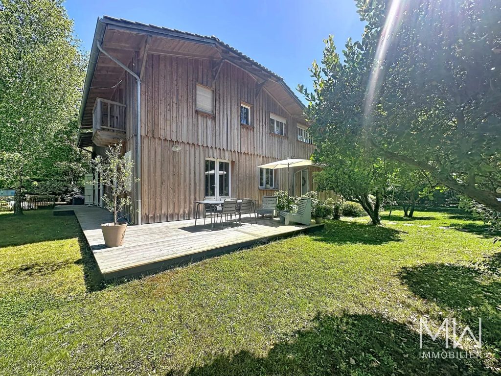 CHARMANTE VILLA BOIS SOUS LA PINEDE