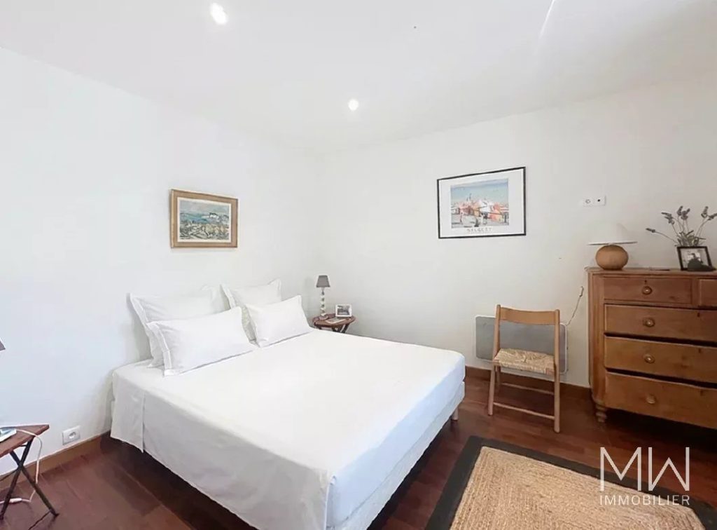 BEL APPARTEMENT FACE A L&rsquo;EAU