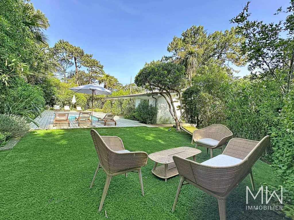 VILLA DE CHARME AVEC PISCINE