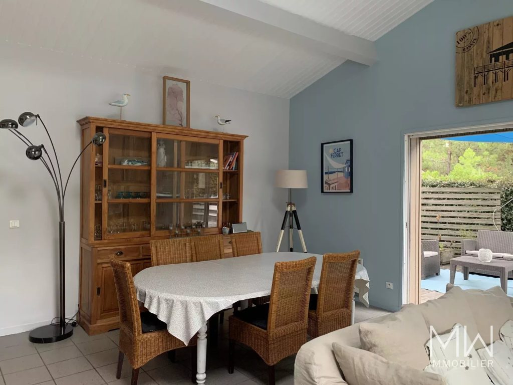 VILLA DE VACANCES AVEC PISCINE
