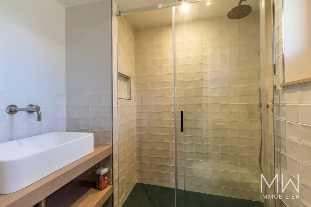 AGREABLE VILLA BOIS AVEC PISCINE AU PIED DU PHARE