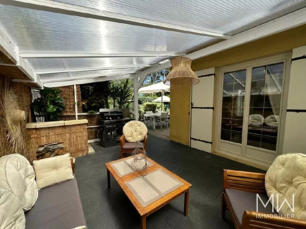 PETITE VILLA AVEC PISCINE
