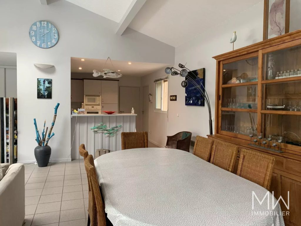 VILLA DE VACANCES AVEC PISCINE