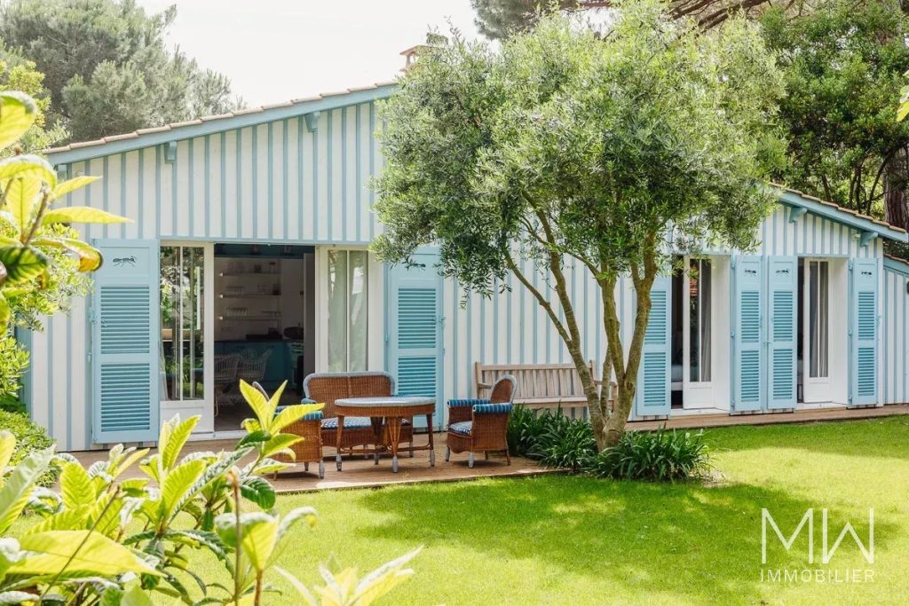 VILLA D&rsquo;EXCEPTION FACE AU BASSIN