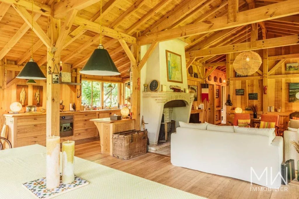 JOLIE VILLA BOIS