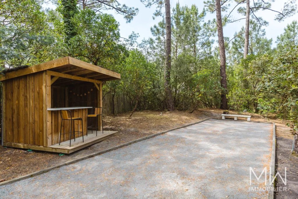 VILLA AVEC PISCINE SOUS LA PINEDE
