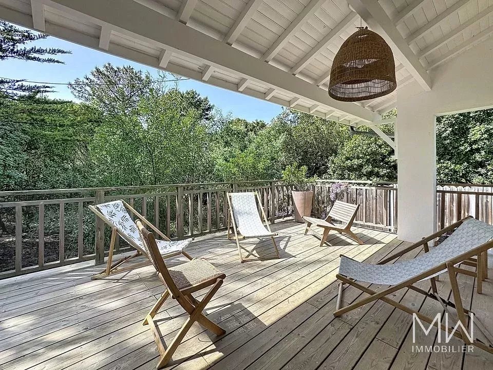 BELLE VILLA BOIS SOUS LA PINEDE