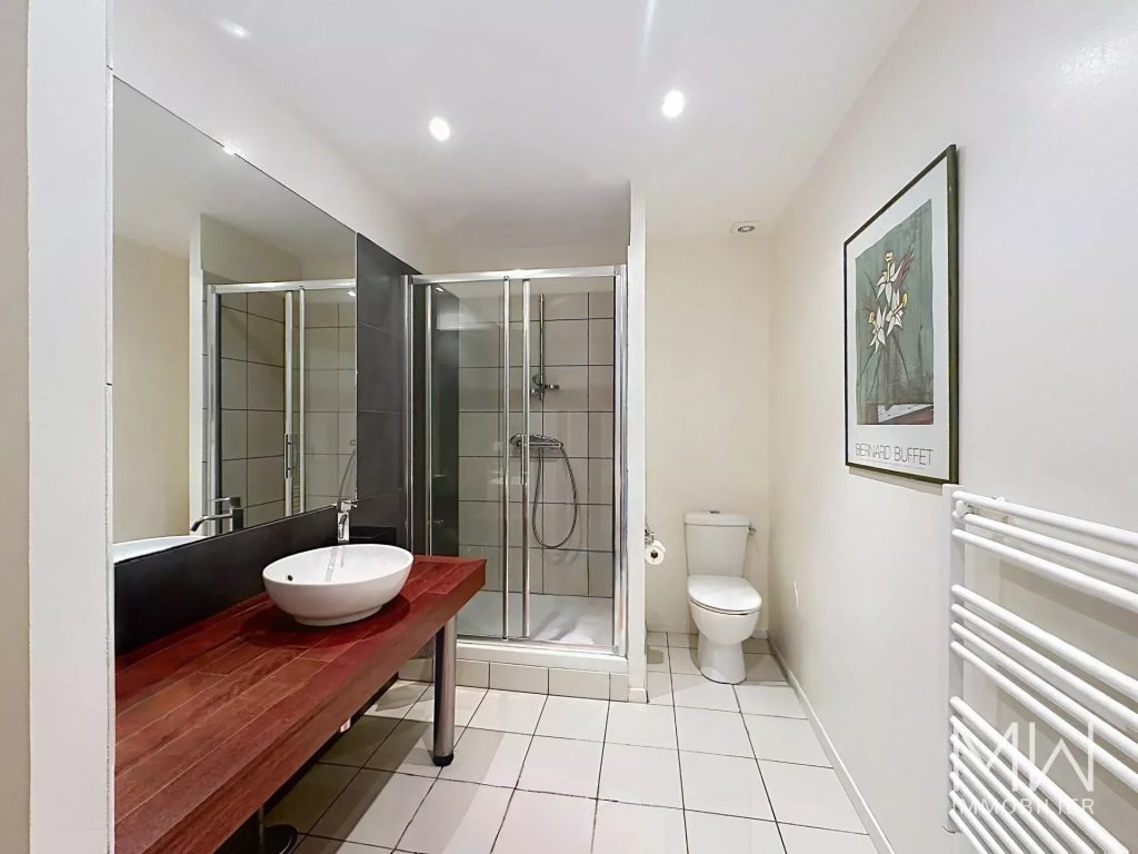 BEL APPARTEMENT FACE A L&rsquo;EAU