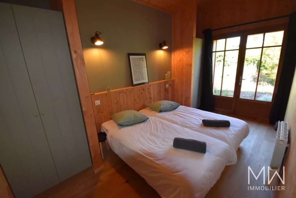 CHARMANTE VILLA BOIS AVEC PISCINE