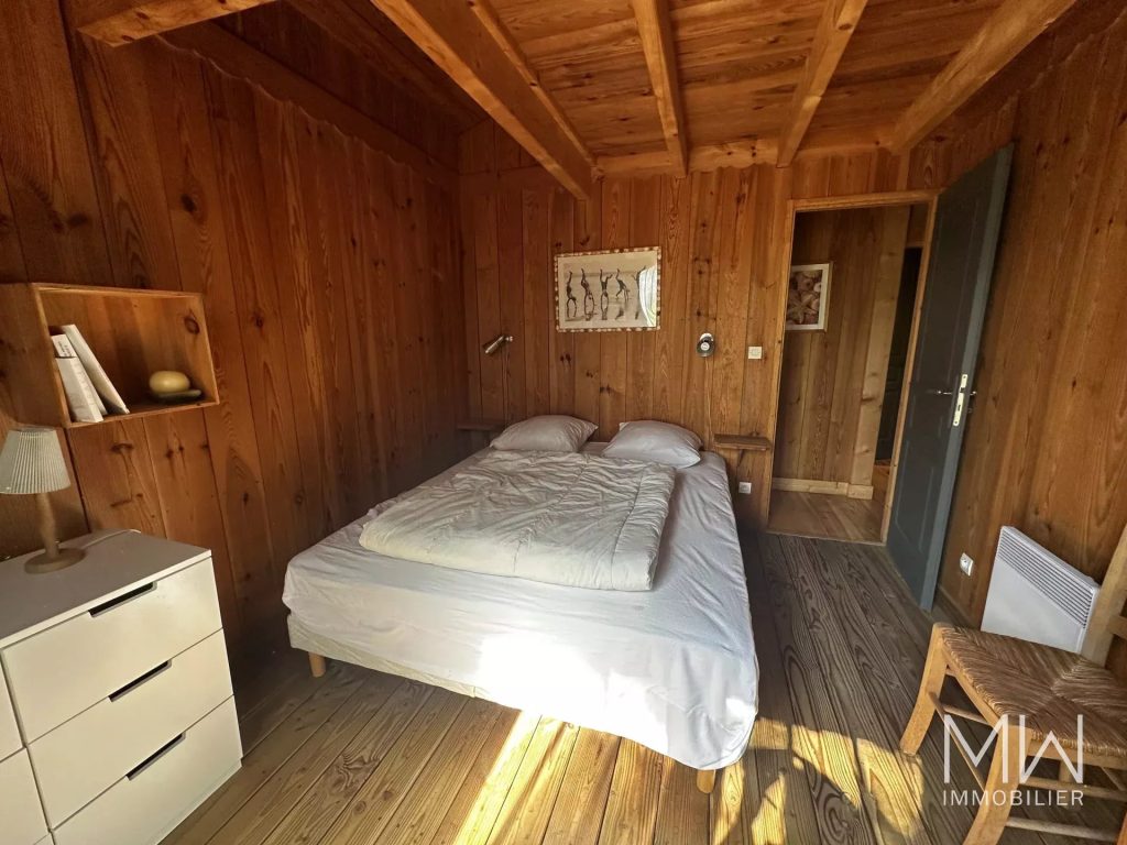 BELLE VILLA BOIS AVEC PISCINE