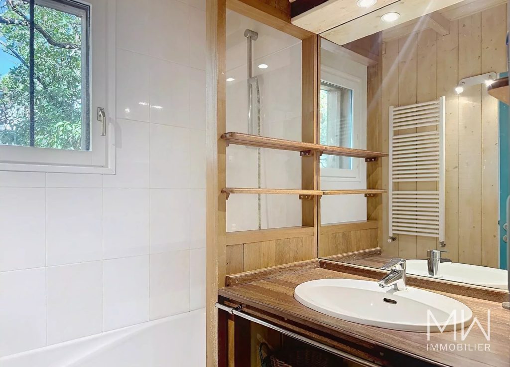VILLA VUE BASSIN AVEC JACUZZI