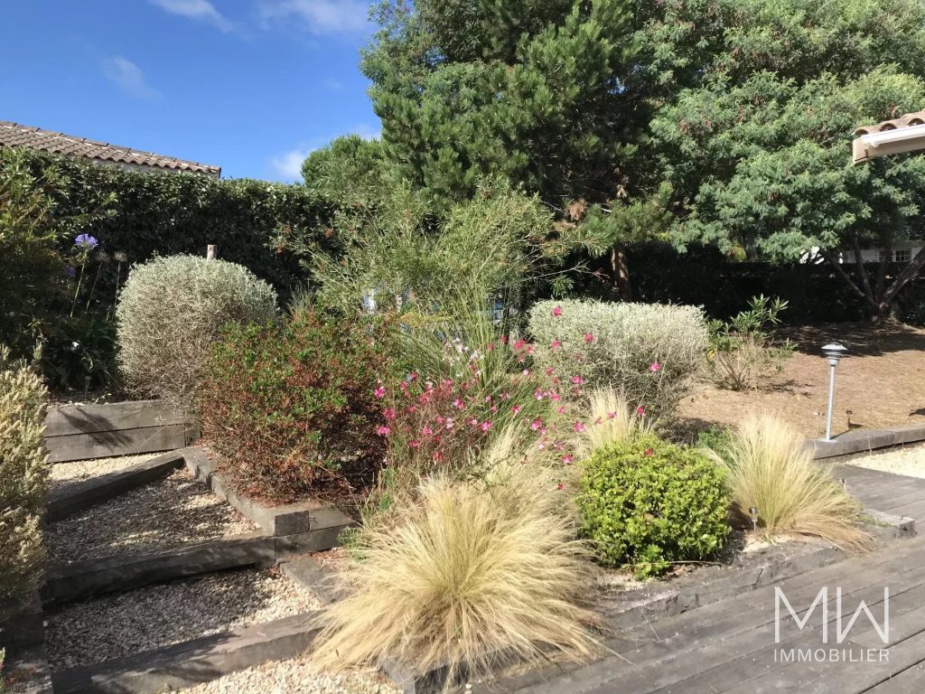 VILLA DE VACANCES AVEC PISCINE