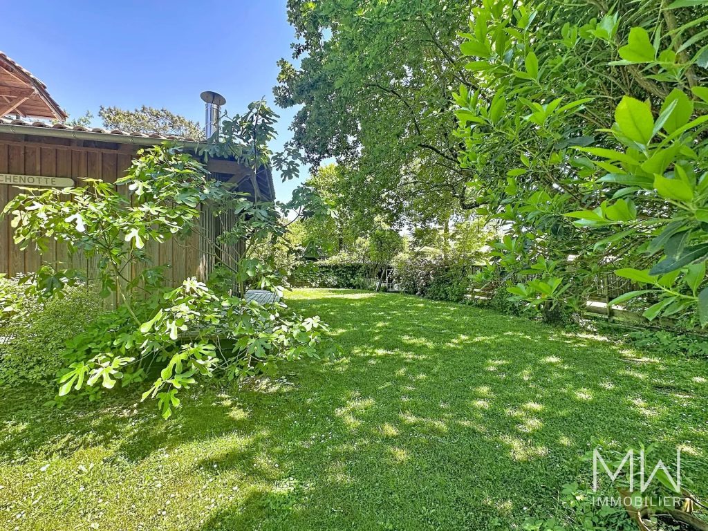 CHARMANTE VILLA BOIS SOUS LA PINEDE