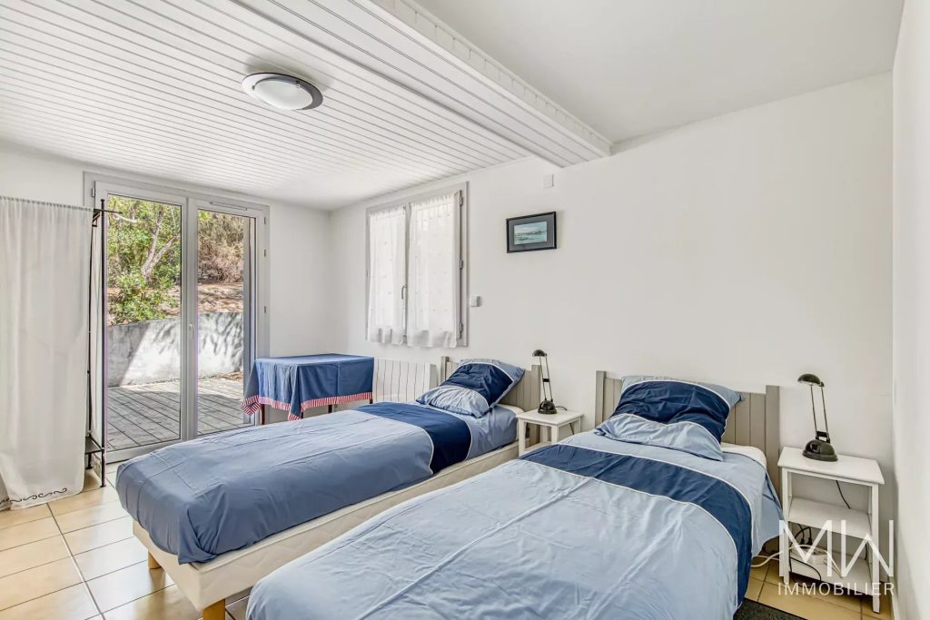 VILLA BOIS AVEC PISCINE