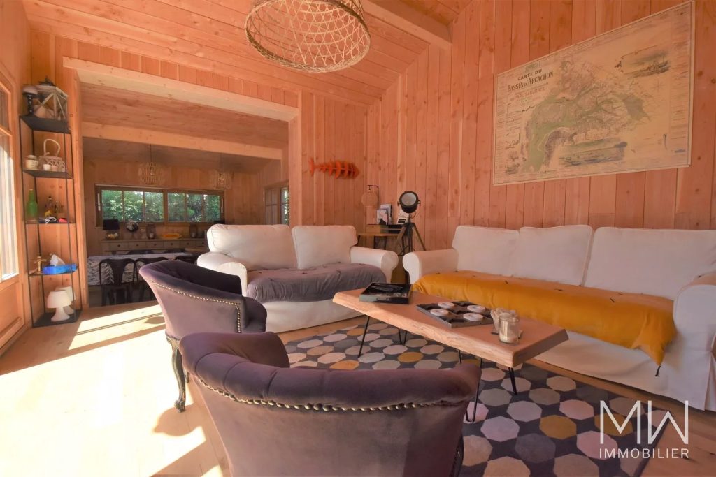 CHARMANTE VILLA BOIS AVEC PISCINE