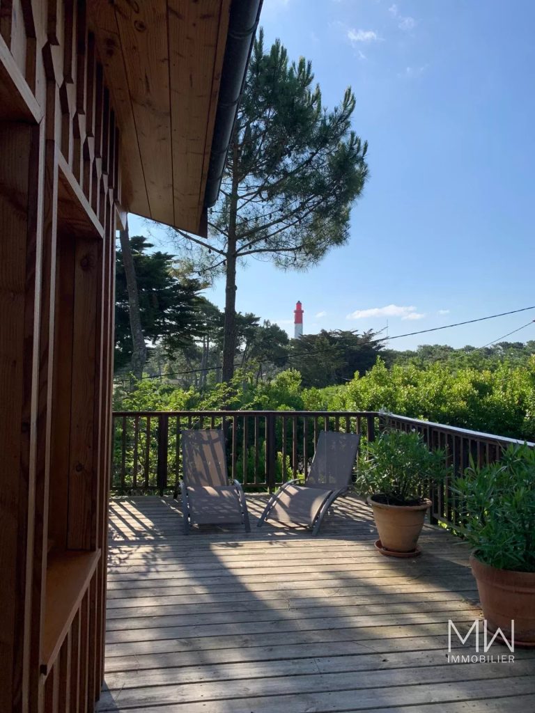 BELLE VILLA BOIS AU PIED DU PHARE