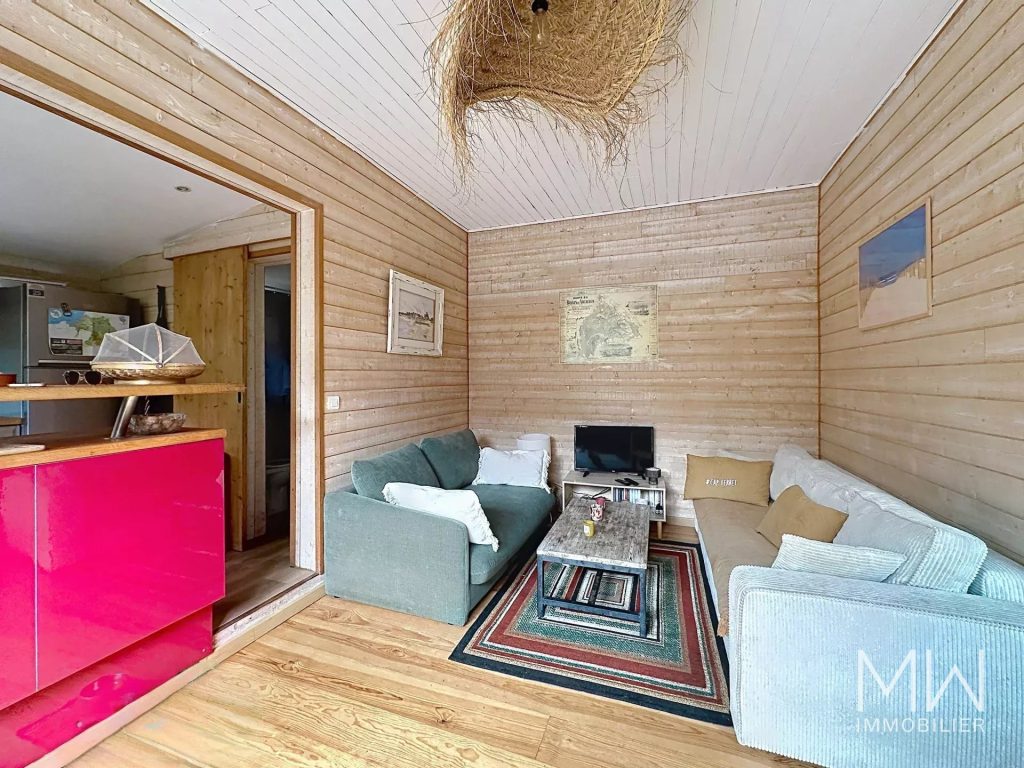 CHARMANTE ET PETITE VILLA BOIS