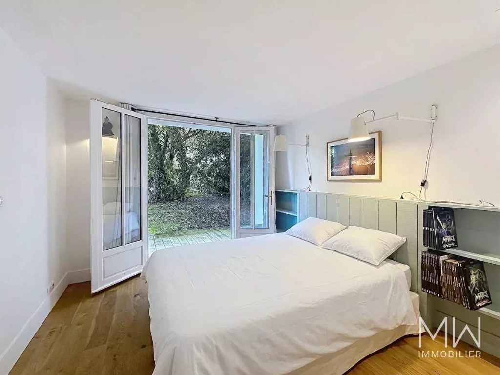 JOLIE VILLA BOIS AVEC PISCINE