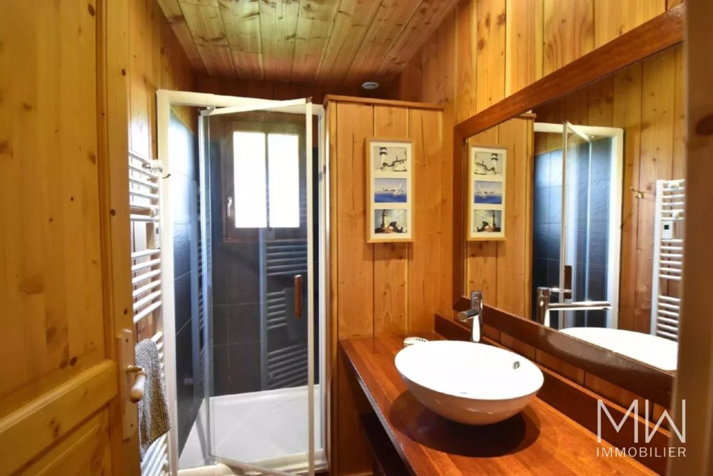 BELLE VILLA BOIS AU PIED DU PHARE