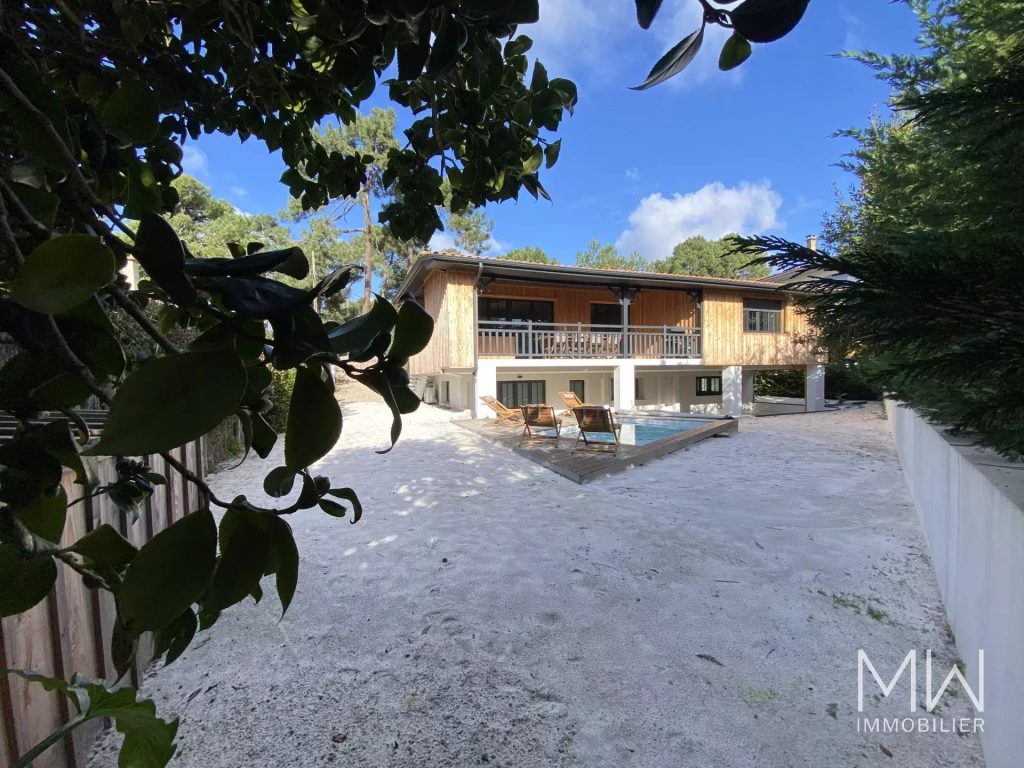 SPACIEUSE VILLA AVEC PISCINE