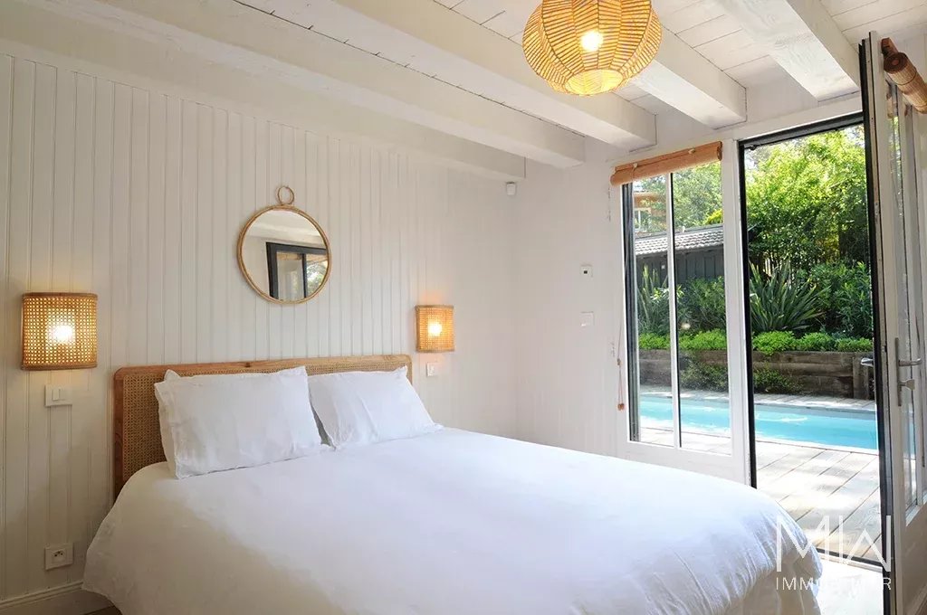 BELLE VILLA AVEC PISCINE AU PIED DES DUNES