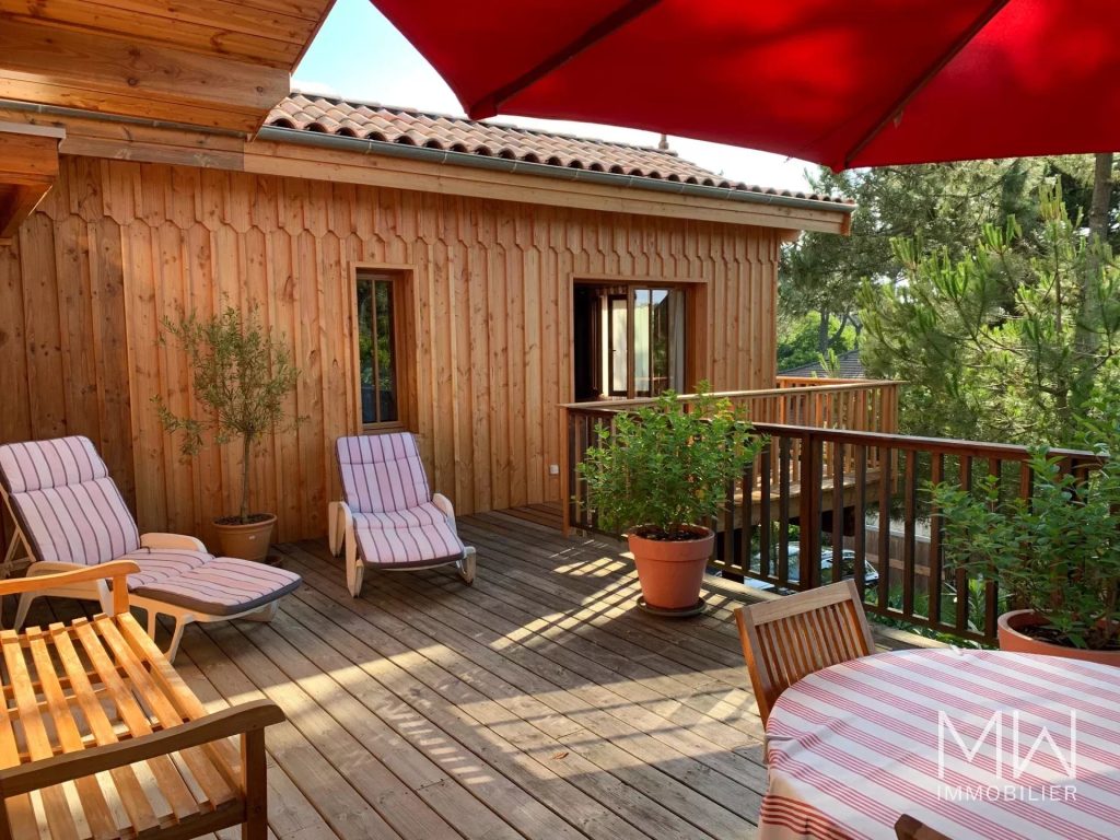 BELLE VILLA BOIS AU PIED DU PHARE