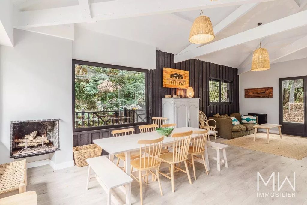 BELLE VILLA BOIS SOUS LA PINEDE