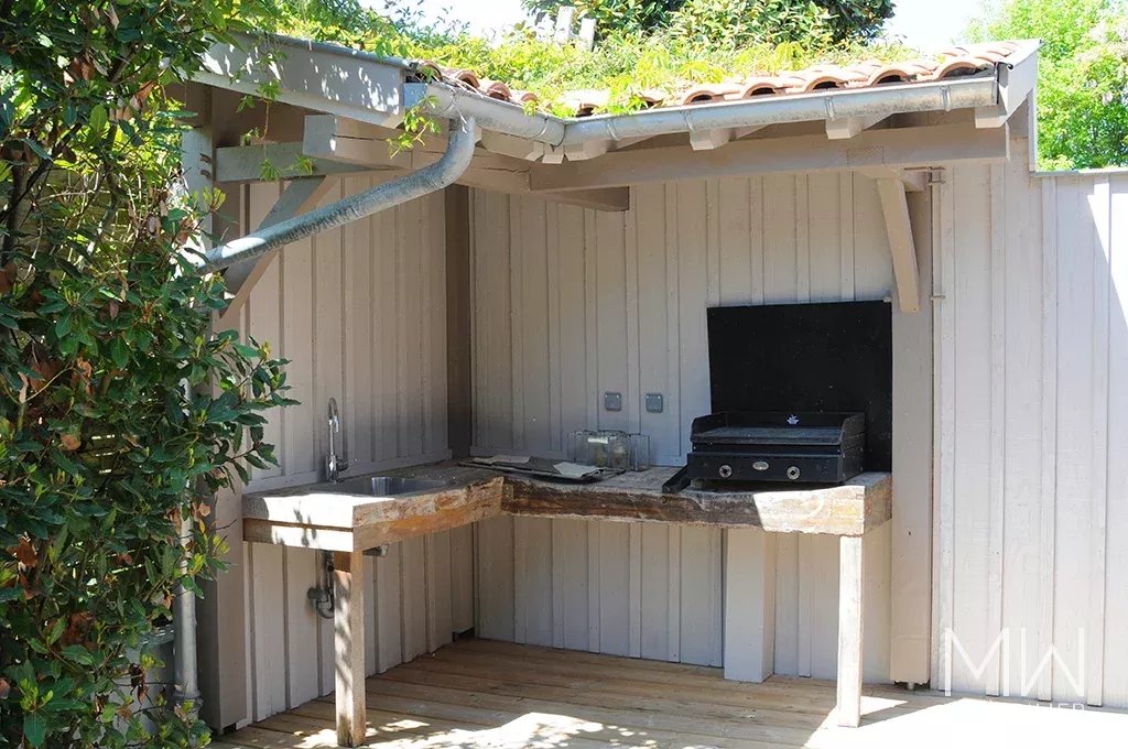 JOLIE VILLA BOIS AVEC PISCINE