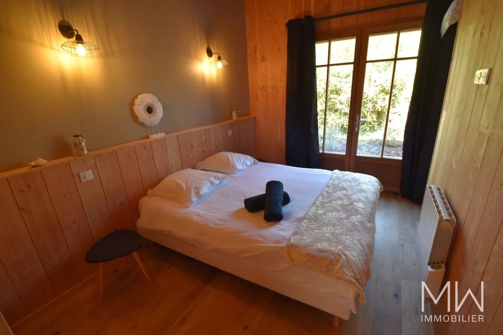 CHARMANTE VILLA BOIS AVEC PISCINE