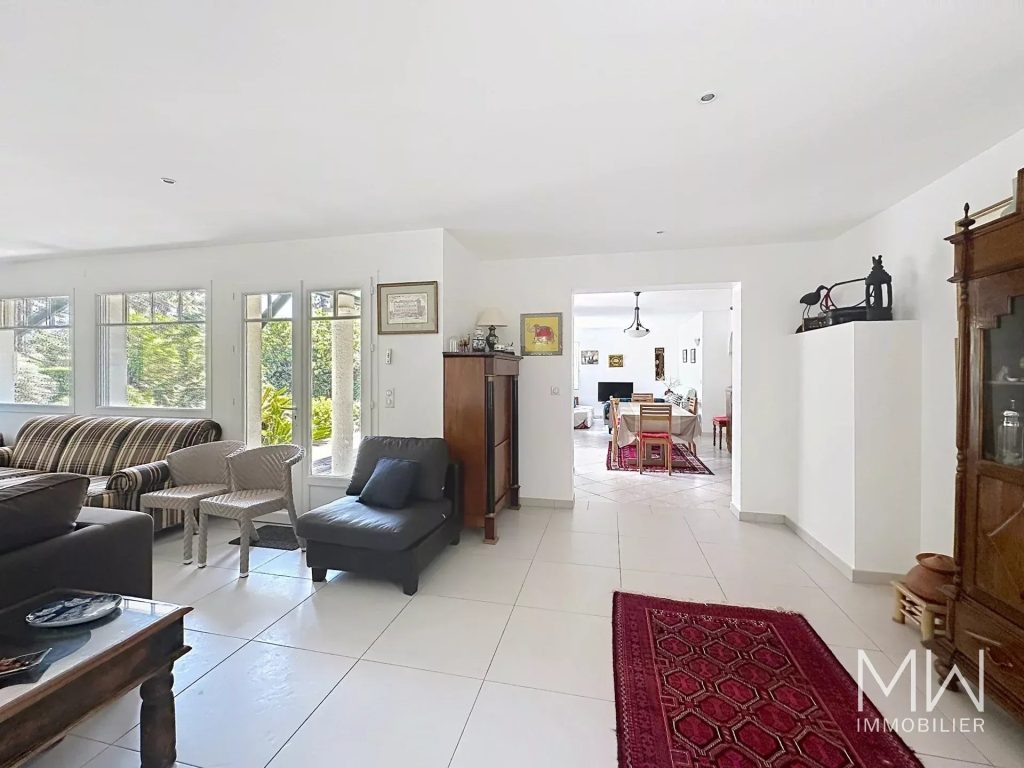 CHARMANTE VILLA AVEC PISCINE