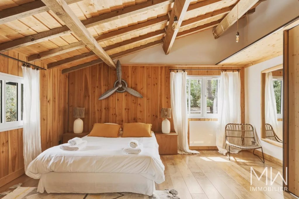 VILLA AVEC PISCINE SOUS LA PINEDE