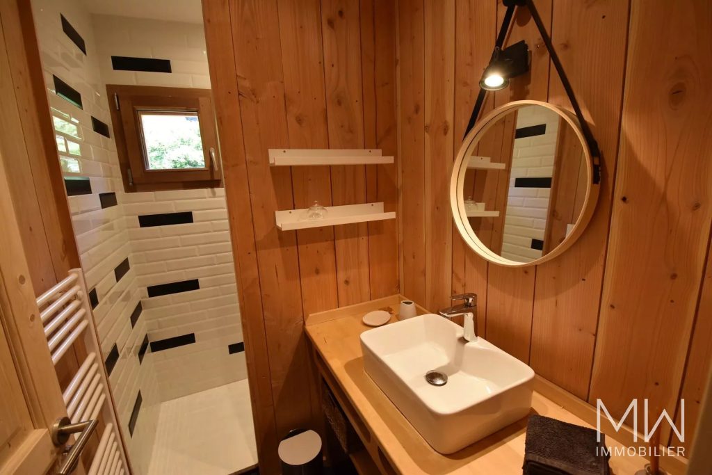 CHARMANTE VILLA BOIS AVEC PISCINE