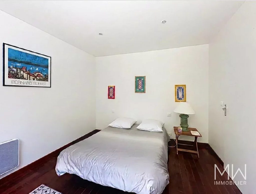 BEL APPARTEMENT FACE A L&rsquo;EAU