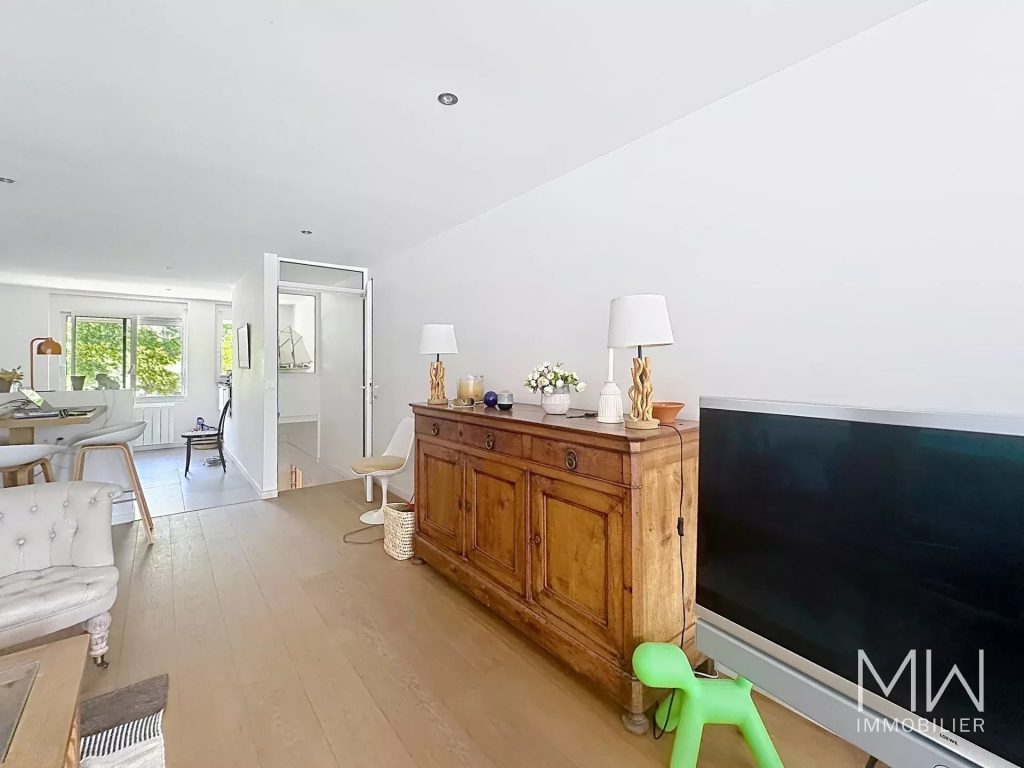 BEL APPARTEMENT FACE A L&rsquo;EAU