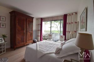 APPARTEMENT FACE AU BASSIN