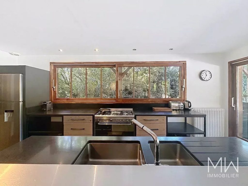 BELLE VILLA BOIS AVEC PISCINE