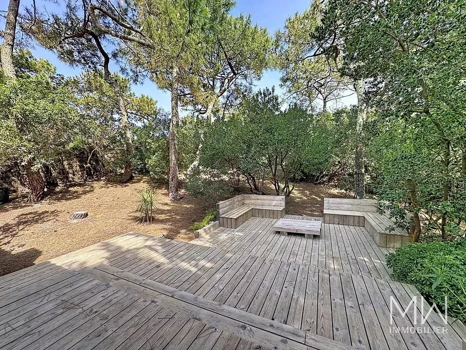 BELLE VILLA BOIS SOUS LA PINEDE