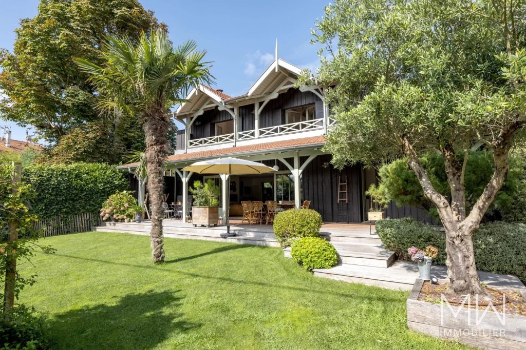ELEGANTE ET SPACIEUSE VILLA