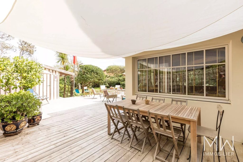 CHARMANTE VILLA AU PIED DES DUNES