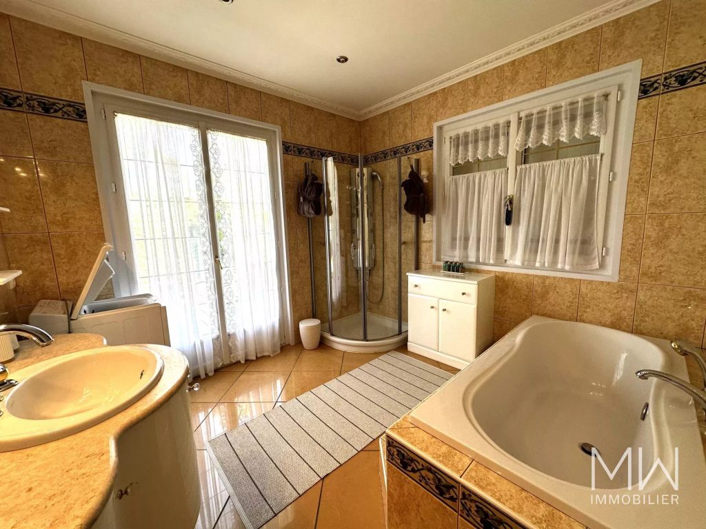 PETITE VILLA AVEC PISCINE
